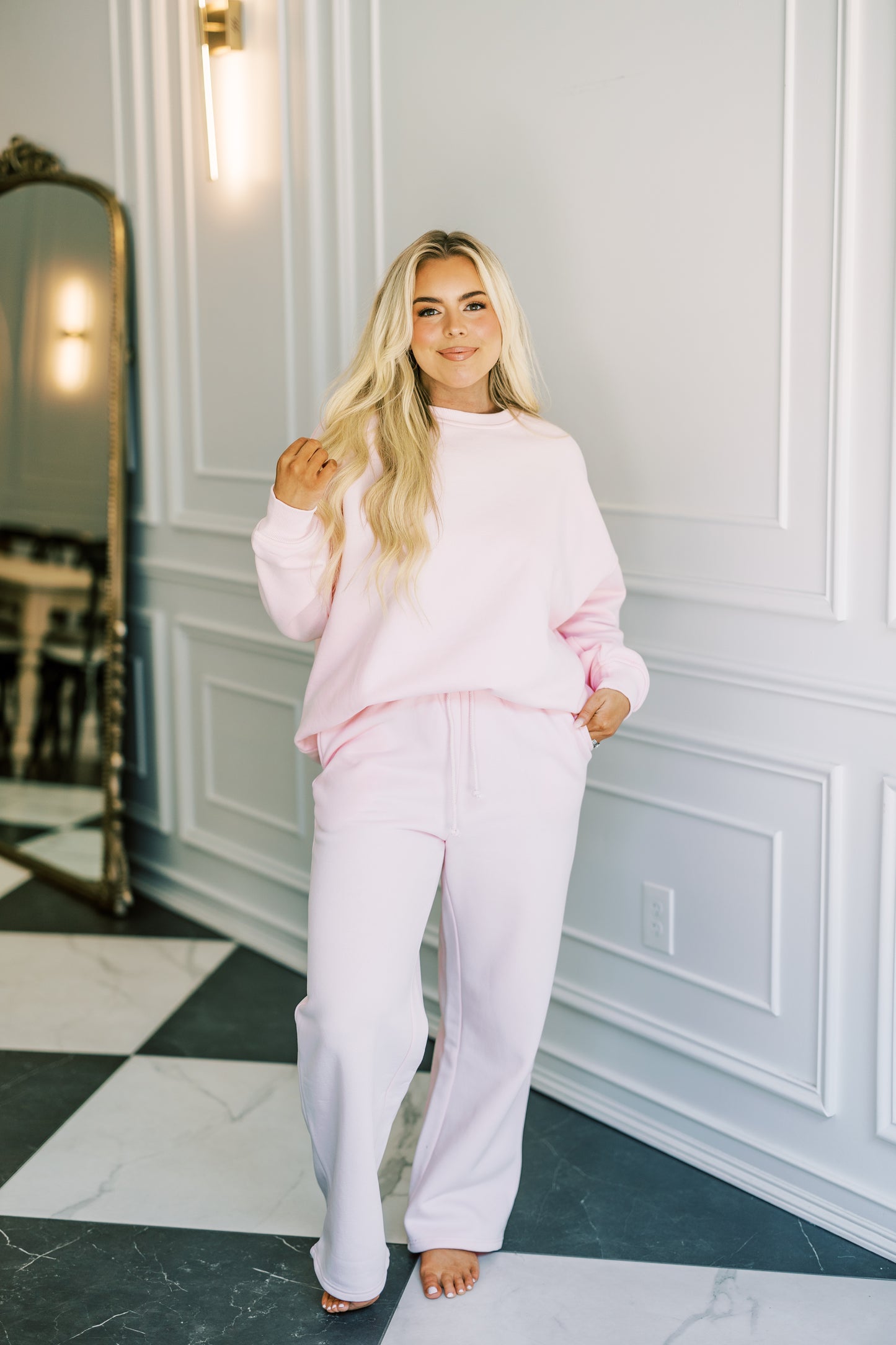 The Caley Sweatshirt in Light Pink